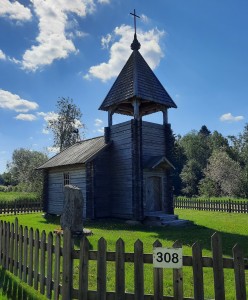 Juuri rakennettu Påraksen kappeli.